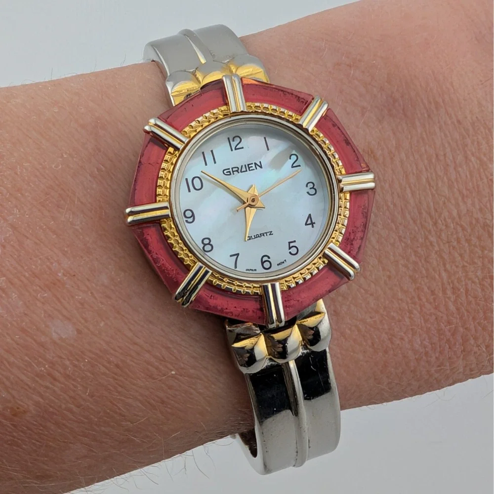 Gruen CR7183 Mother‎ of Pearl Dial Red lucite Bezel Two Tone Bangle Watch